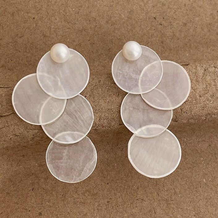 Chic White Round Shell Drop Beach Earrings DP25D783