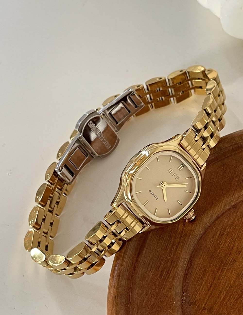Vintage Square Dail Quartz Wrist Watch DP25E441