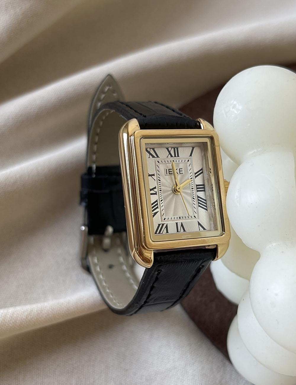 Elegant Square Dial Roman Numeral Wrist Watch DP25E439