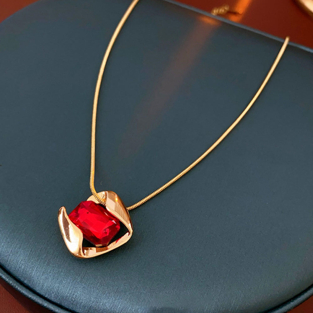 Elegant Gold Plated Rhinestones Rhombus Pendant Necklace  6W6JNC966