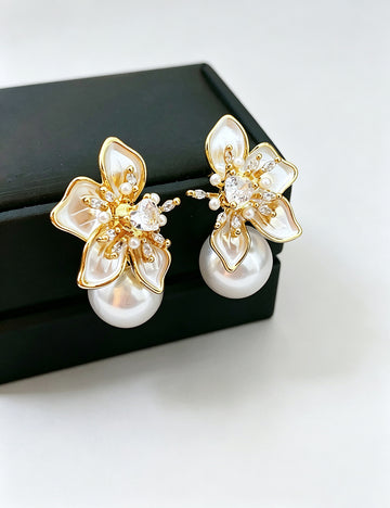 Elegant Cubic Zirconia Flower Pearl Dangle Earrings 6W6JER738