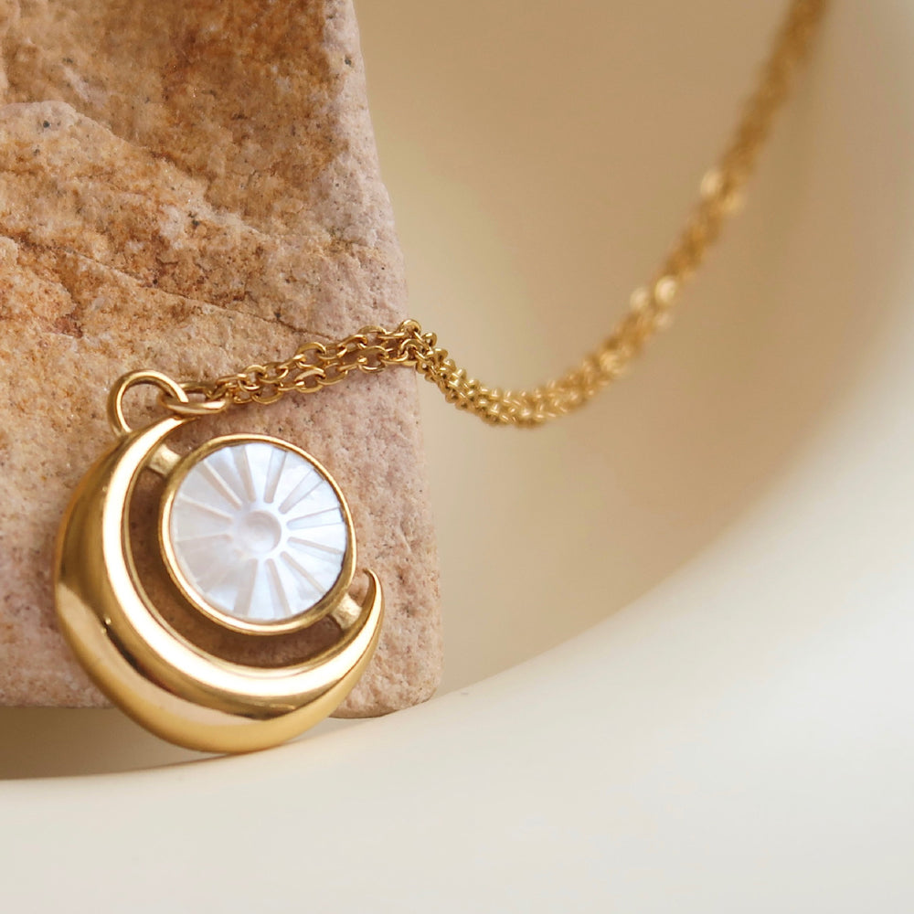 French Crescent Moon Mother of Pearl Pendant Necklace 6W6JNC1010