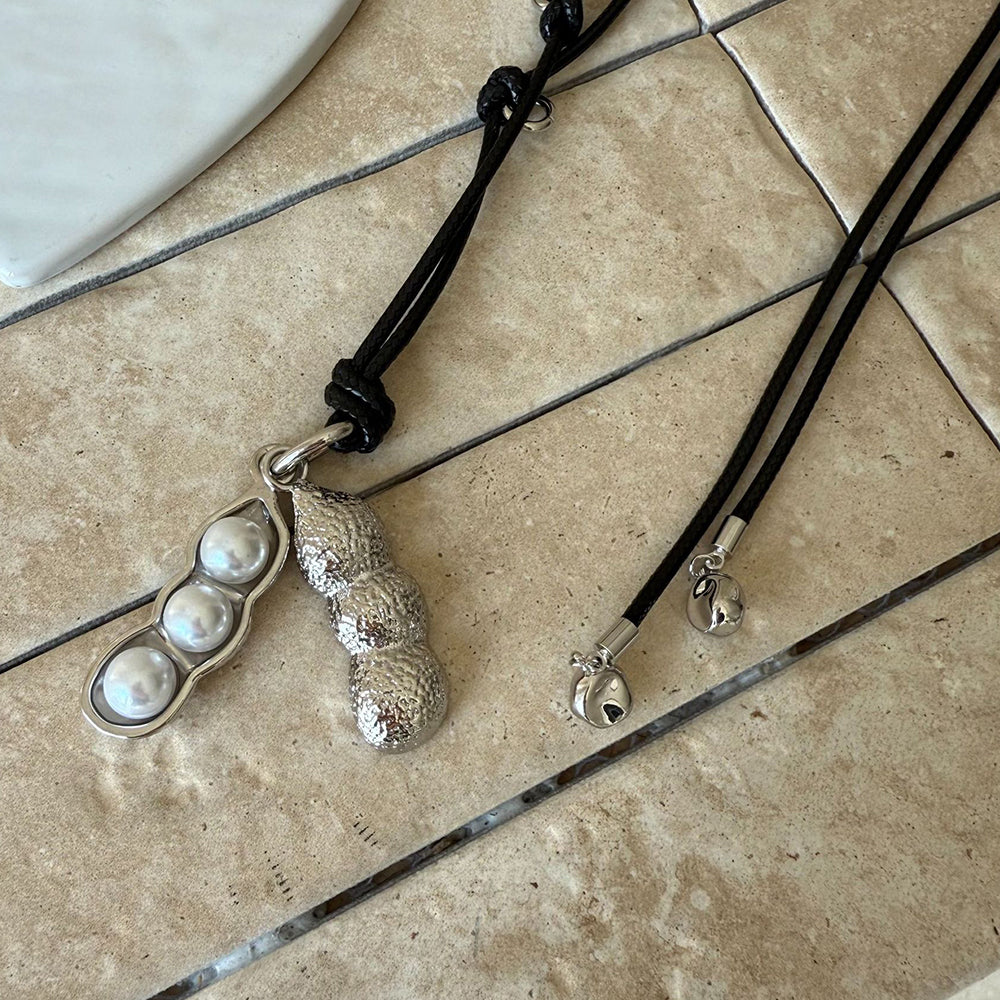 Simple Pea Pod Pearl Pendant Cord Necklace 6W6JNC1013