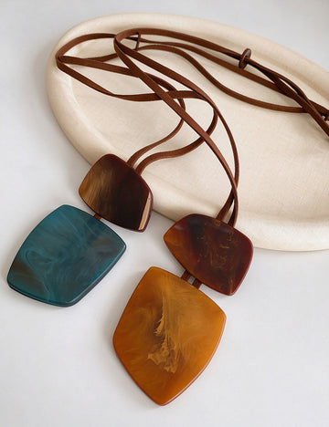 Vintage Irregular Acrylic Pendant Necklace 6W6JNC899