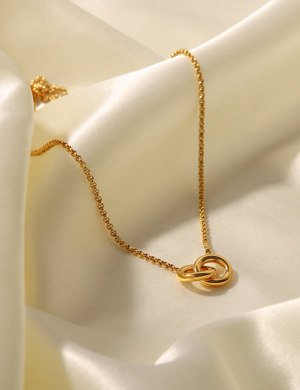 Loop Pendant Simple Elegant Necklace DPJN0826