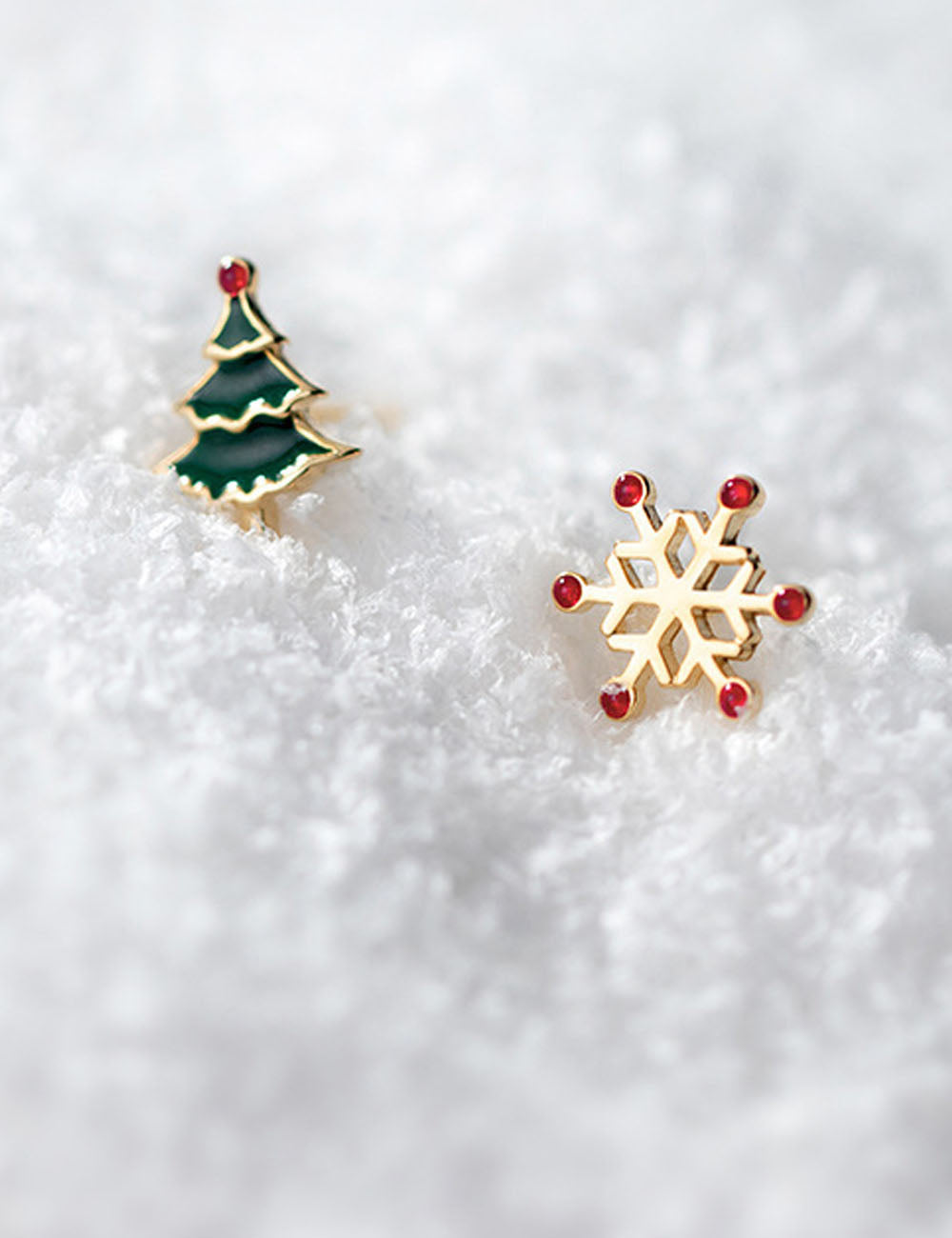 Asymmetrical Christmas Tree Snowflake Stud Earring DP25G799