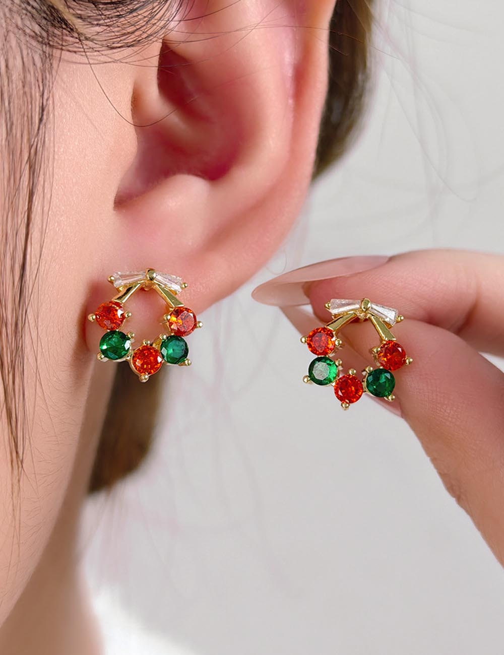 Elegant Christmas Wreath Rhinestone Stud Earrings DP25G797
