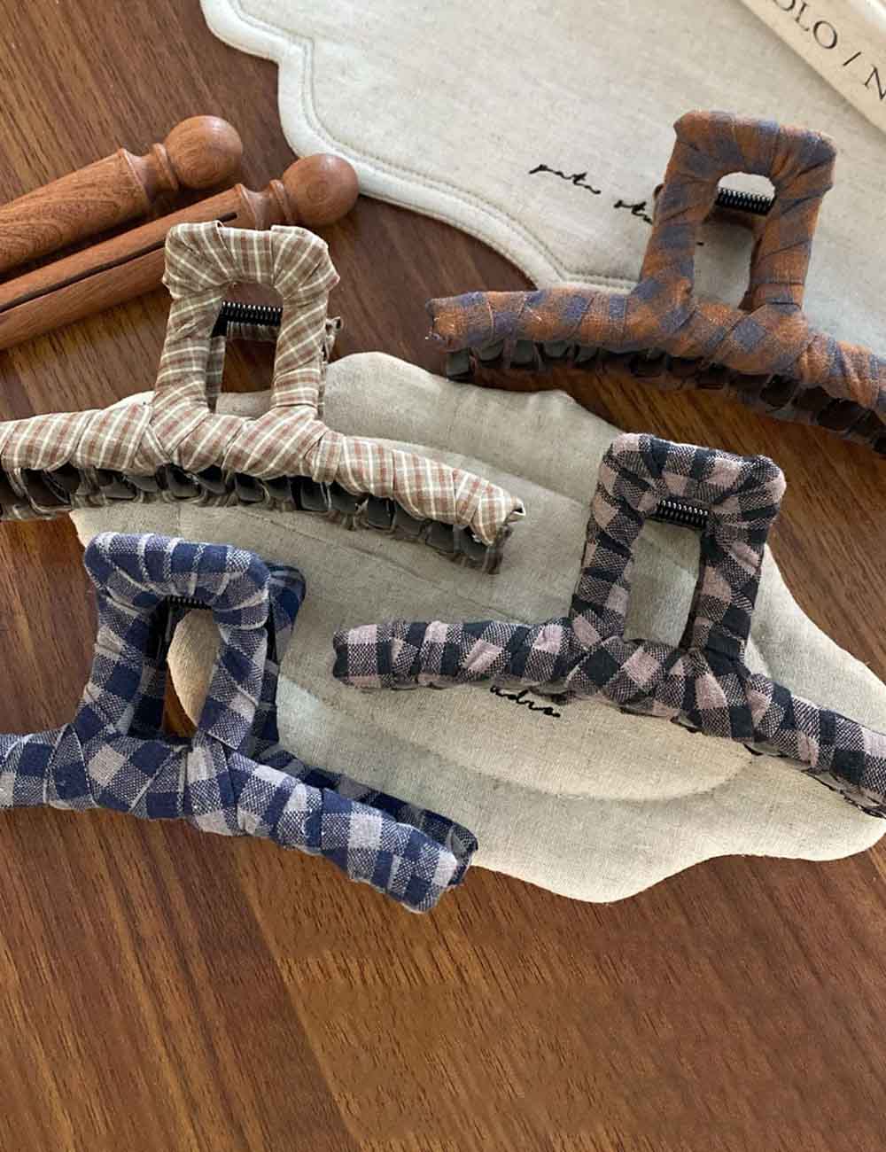 Vintage Checkered Fabric Hair Claw DP25F581
