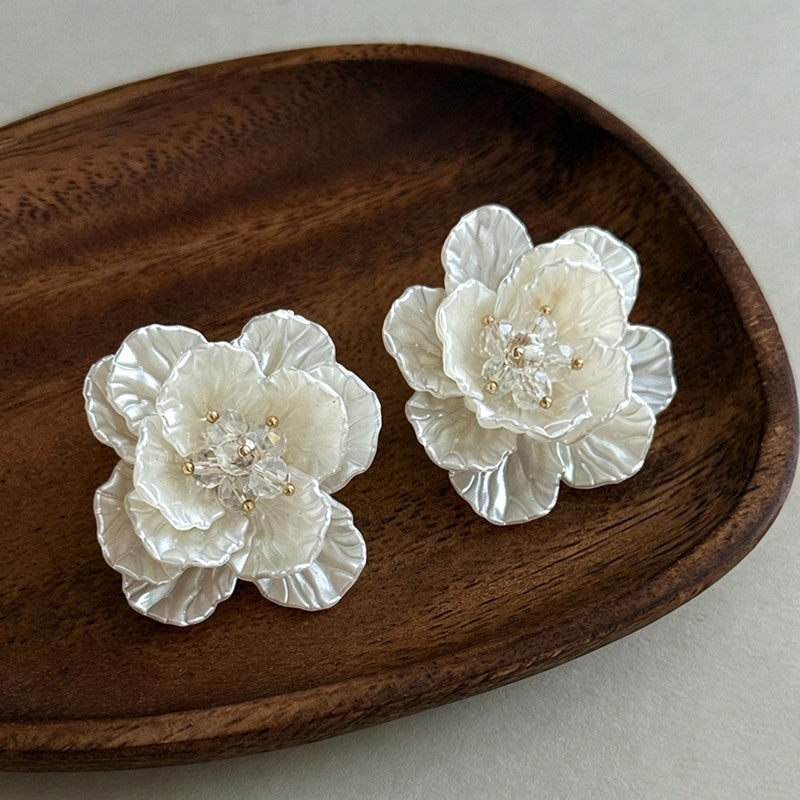 Trendy Floral Natural Shell Tassel Stud Earrings 6W6JER565