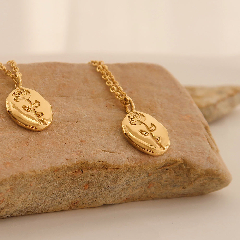 Elegant Carved Rose Oval Coin Pendant Necklace 6W6JNC1070