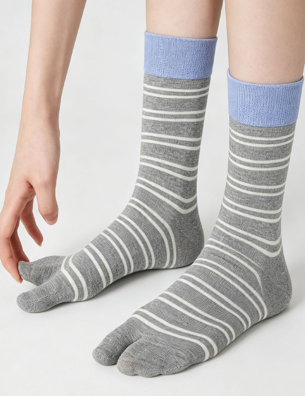 Minimalist Color Block Striped Tabi Socks 6W8FSO533