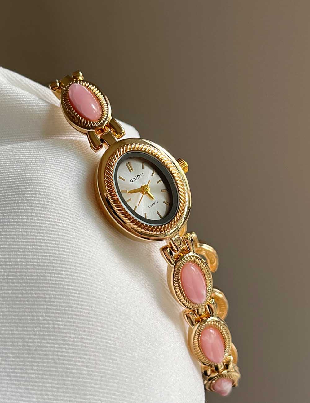 Vintage Gold Oval Dial Bracelet Quartz Watch DP25F730