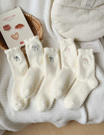 Winter Plush Solid Color Bow Embroidery Crew Socks DP25H517
