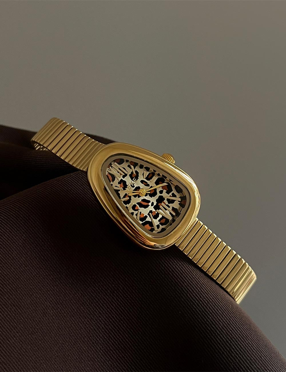 Retro Leopard Print Dial Quartz Wrist Watch DP25F747