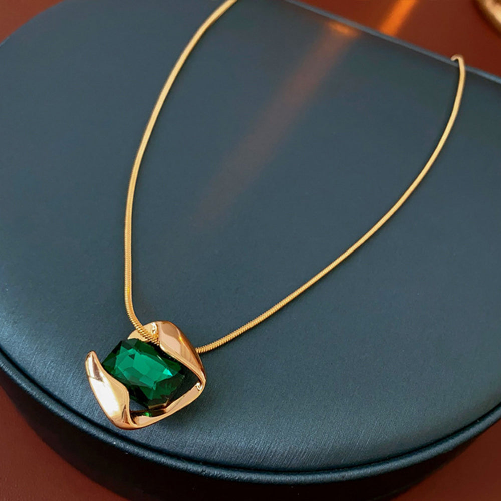 Elegant Gold Plated Rhinestones Rhombus Pendant Necklace  6W6JNC966