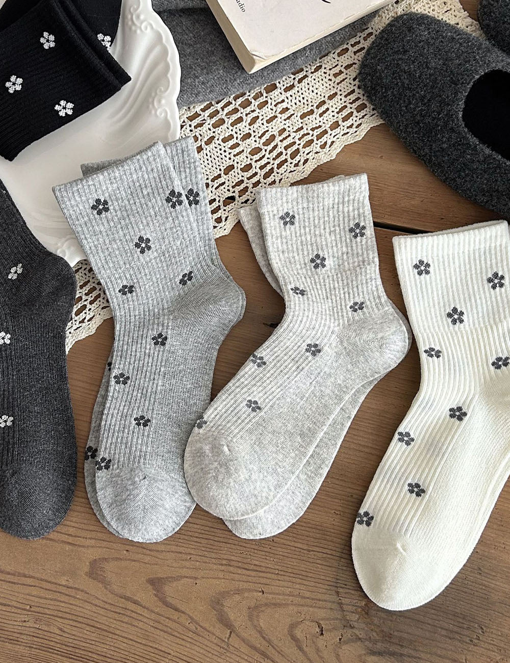 Flower Print Crew Socks - DippedShop Wholesale - #0643
