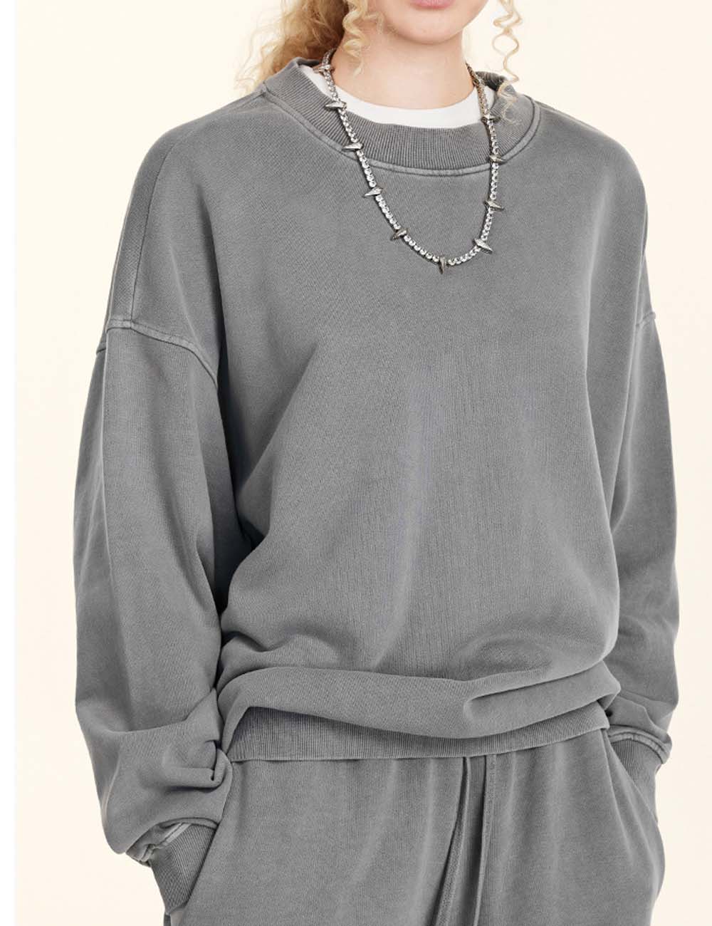 Round Neck Loose Long Sleeve Sweatshirt DP25E573