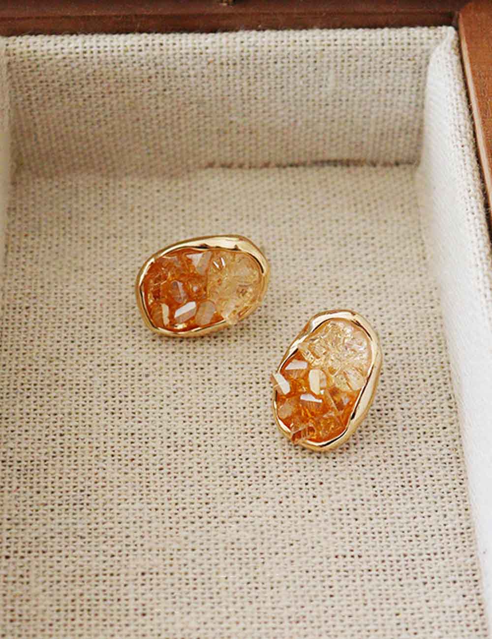 Gold Plated Oval Crystal Stud Earrings D25E706