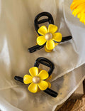 Cute Sweet Yellow Flower Medium Hair Claw 8AS6HCP299L