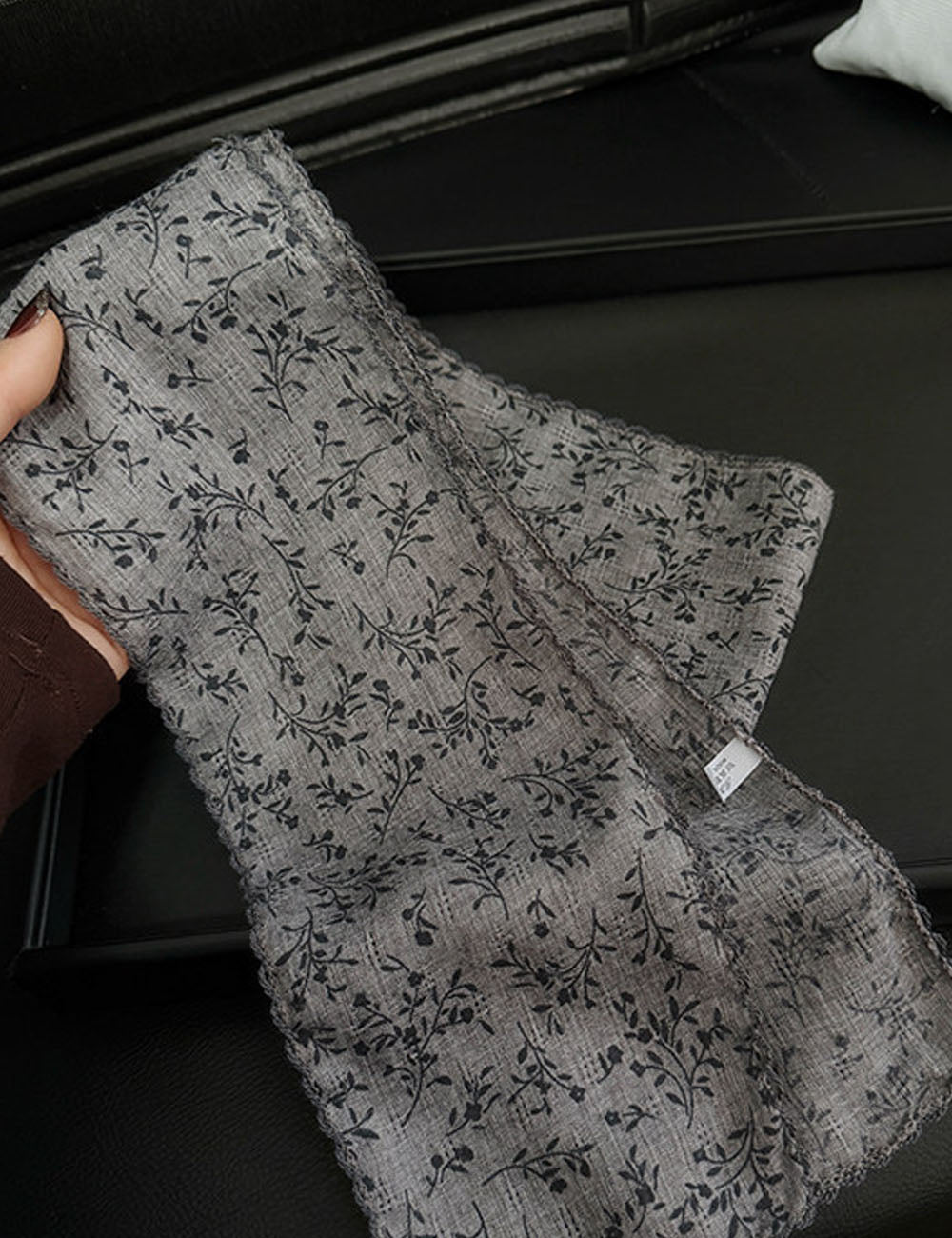 Chic Floral Print Lightweight Silk Scarf 6W6NSI235