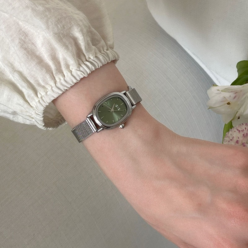 Oval Dial Milanese Mesh Strap Quartz Watch DP25F752