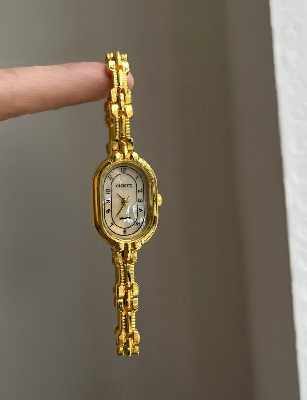 Vintage Gold Oval Bracelet Quartz Watch DP25F736