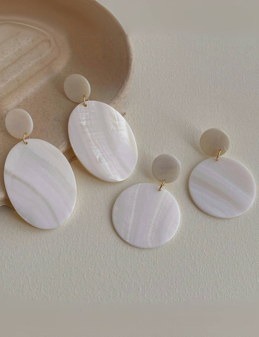 Trendy Oval Shell Discs Drop Stud Earrings DP25D785