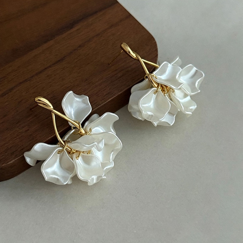 Trendy Floral Natural Shell Tassel Stud Earrings 6W6JER565