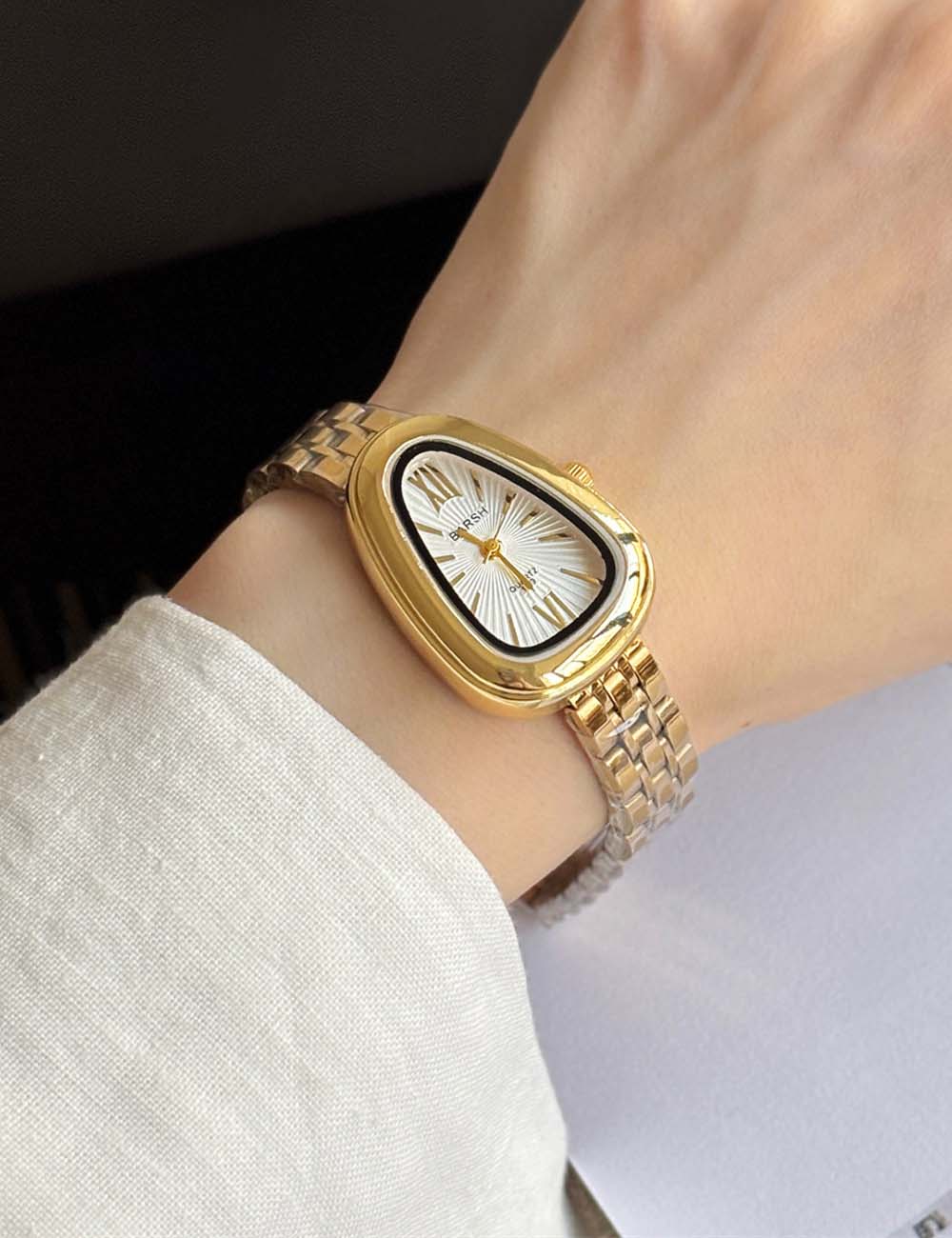 Luxury Snake Head Case Quartz Wrist Watch DP25F738