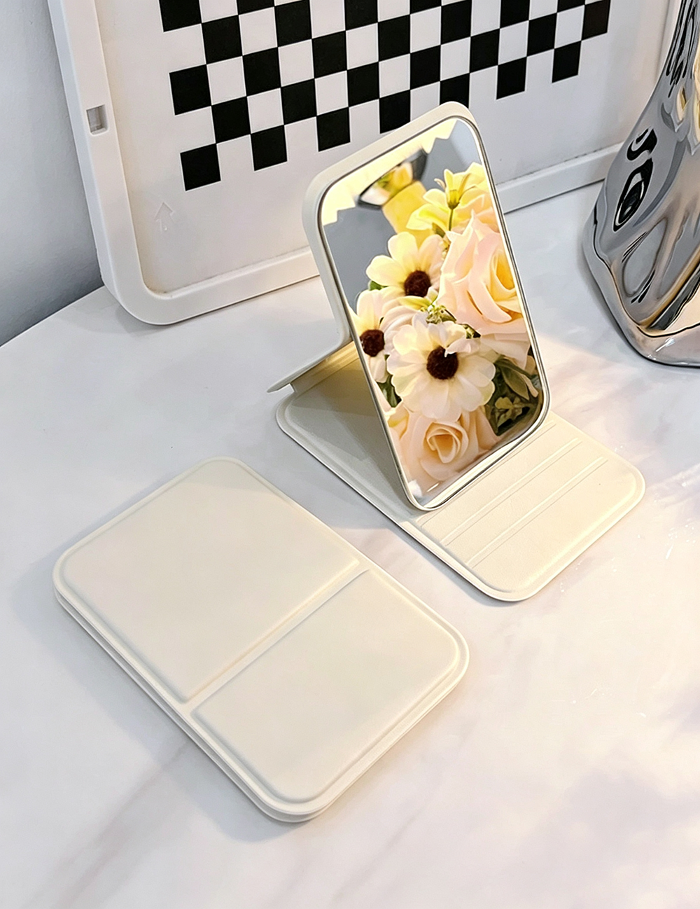 Simple Solid Color Fold Portable Makeup Mirror MK2PPFN6CT5MR50