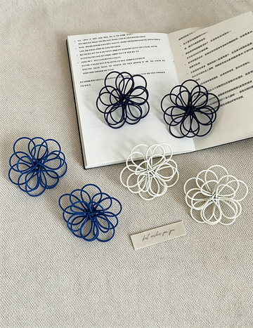 Hollow Line Floral Stud Earrings - DippedShop Wholesale - #0275