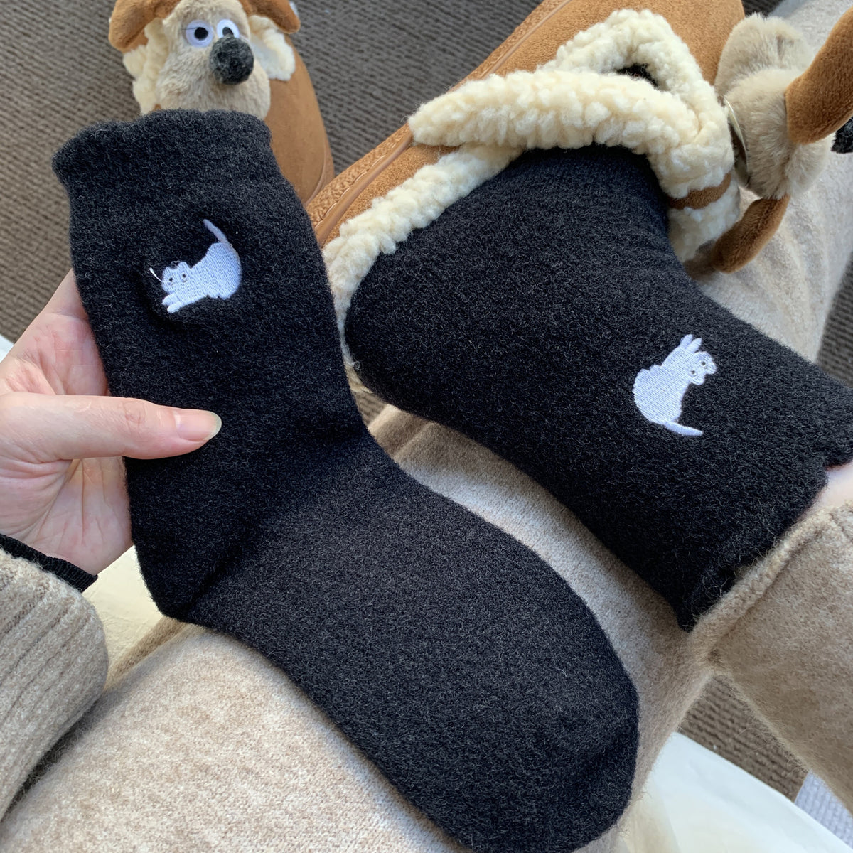 Cute Embroidered Cat Velvet Socks 6W8FSO884