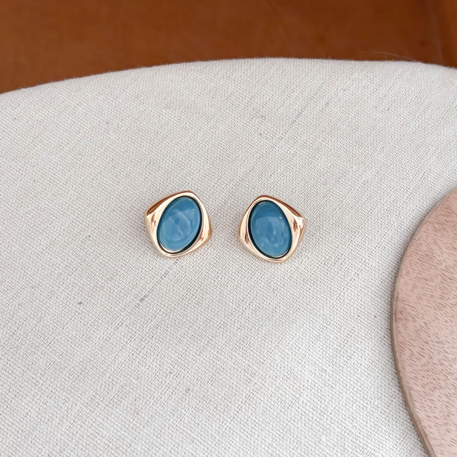 Chunky Gold Plated Acrylic Stud Earring 6W6JER560