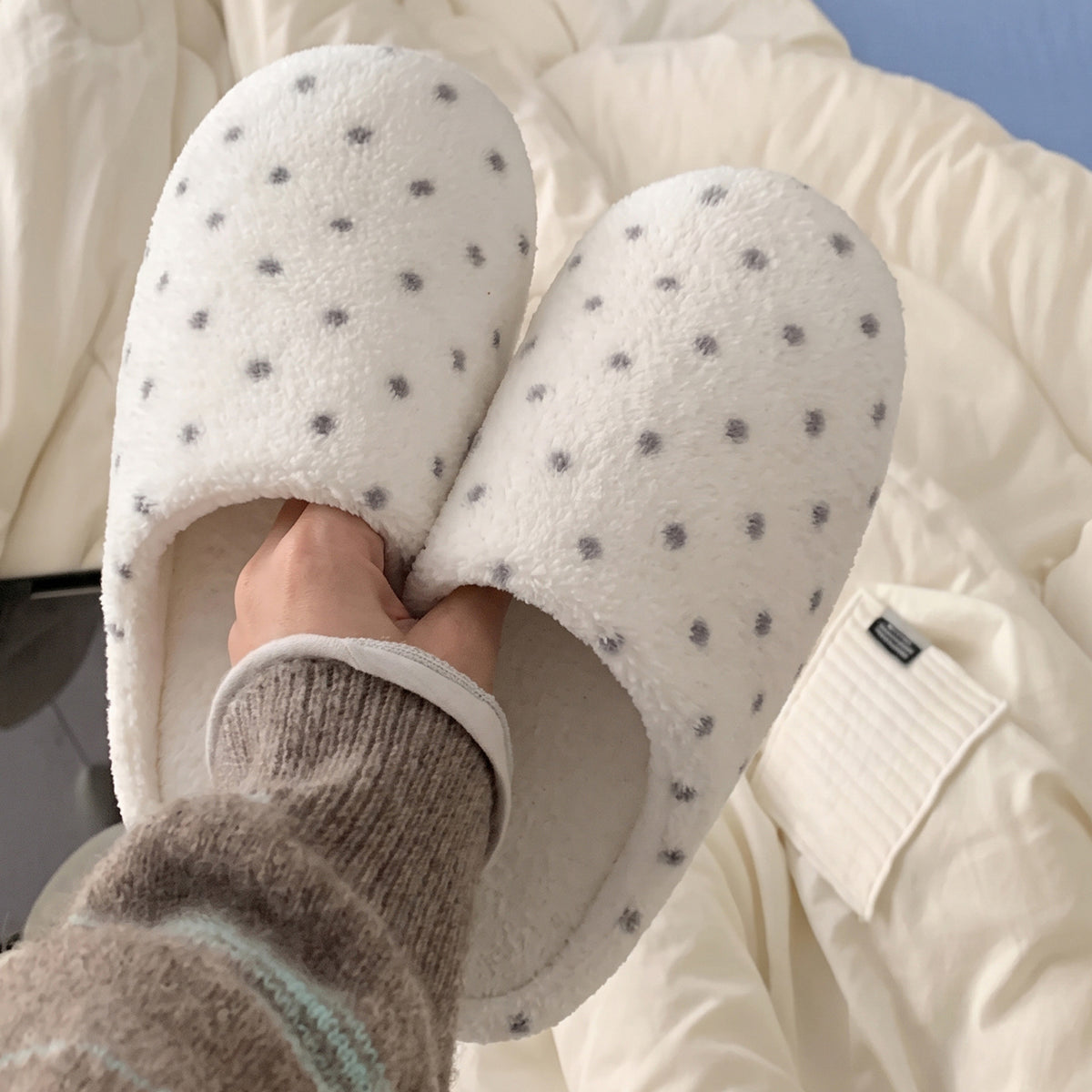 Trendy Polka Dots Soft Plush Indoor Slippers 6W8FSP232