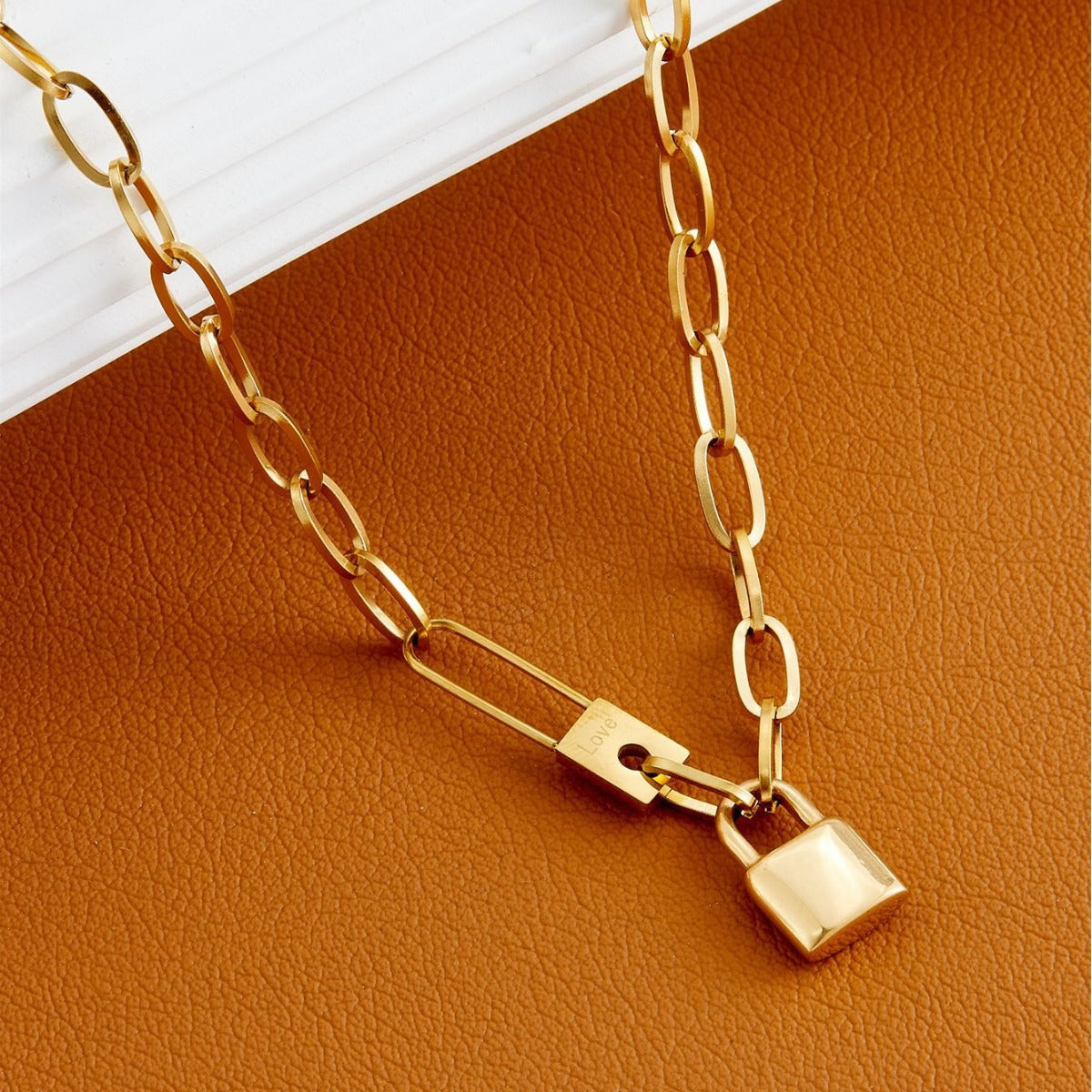 Vintage Gold Plated Lock Pendant Choker Necklace 6W6JNC618