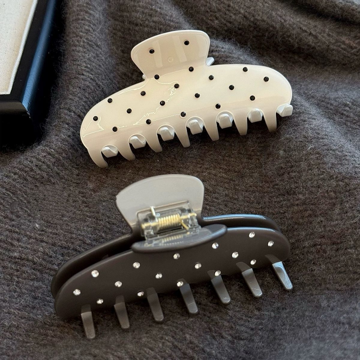 Cute Rhinestone Polka Dots No Slip Hair Claw 8AS6HCP283L