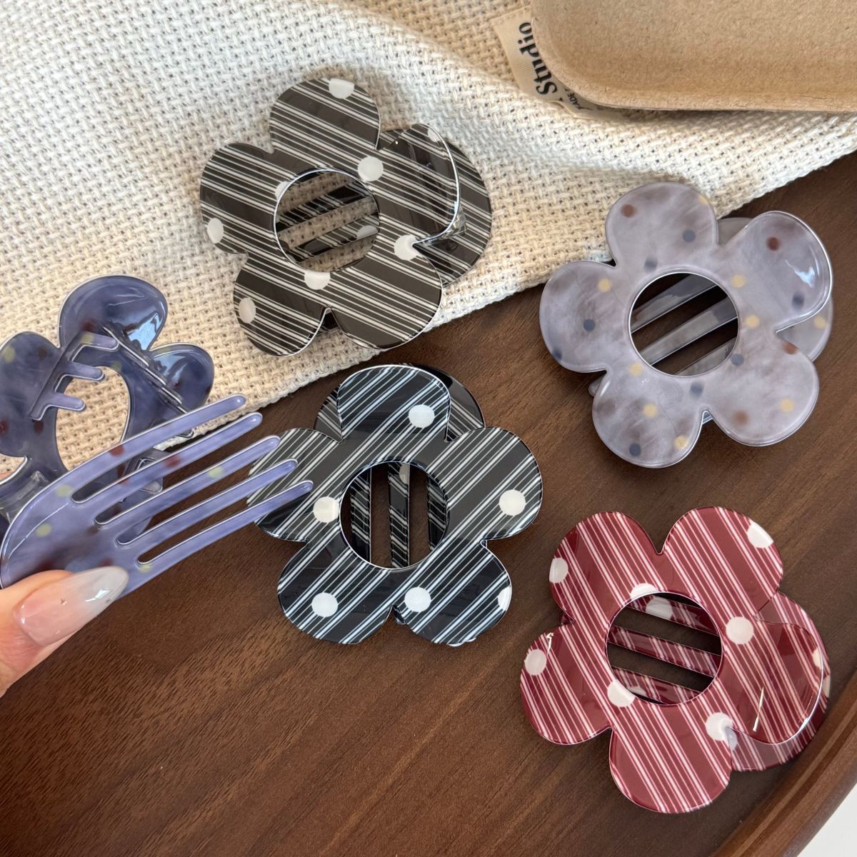 Fashion Polka Dots Hollow Flower Shape Hair Claw 6W6HCP1293