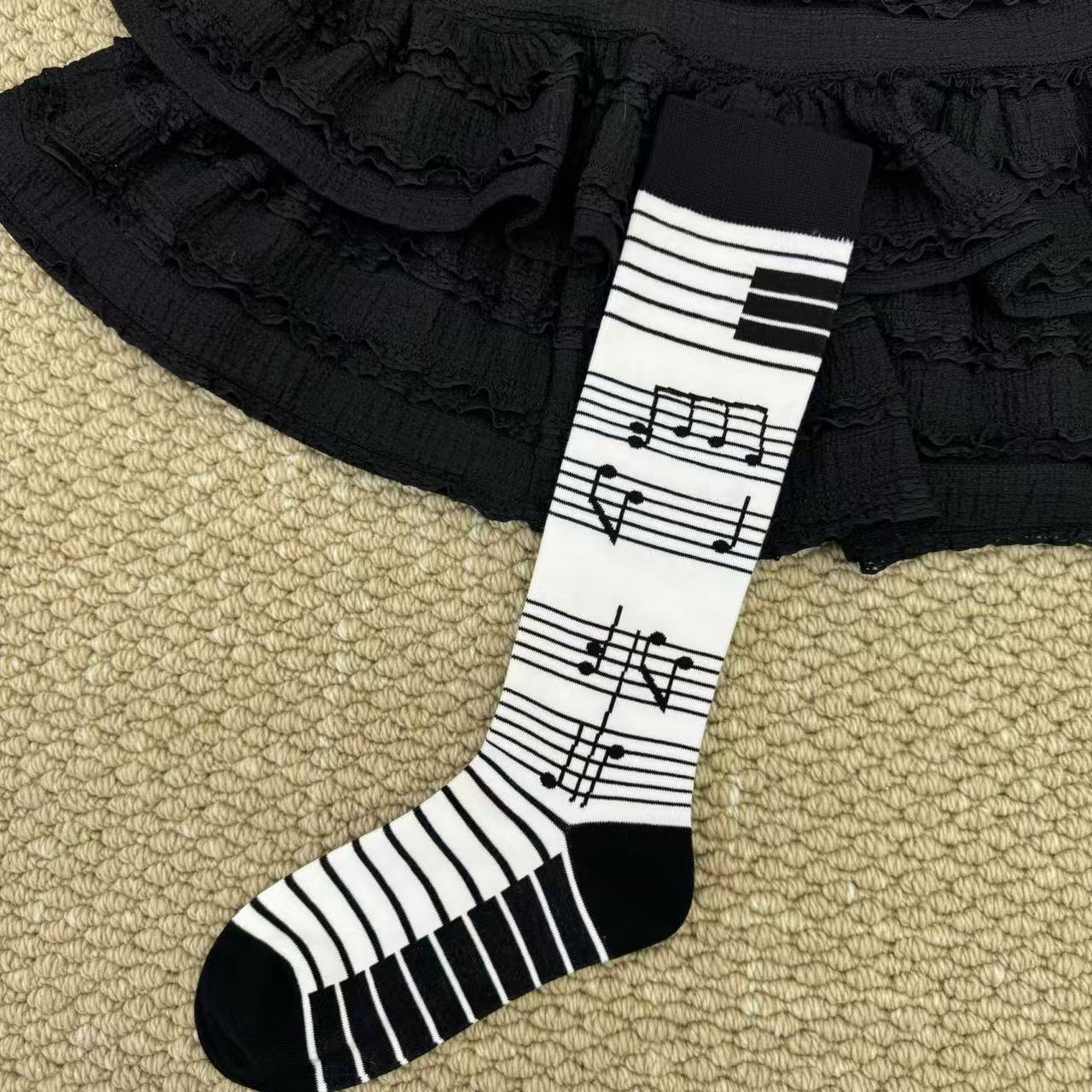 Color Block Musical Note Calf Socks 6W8FSO773