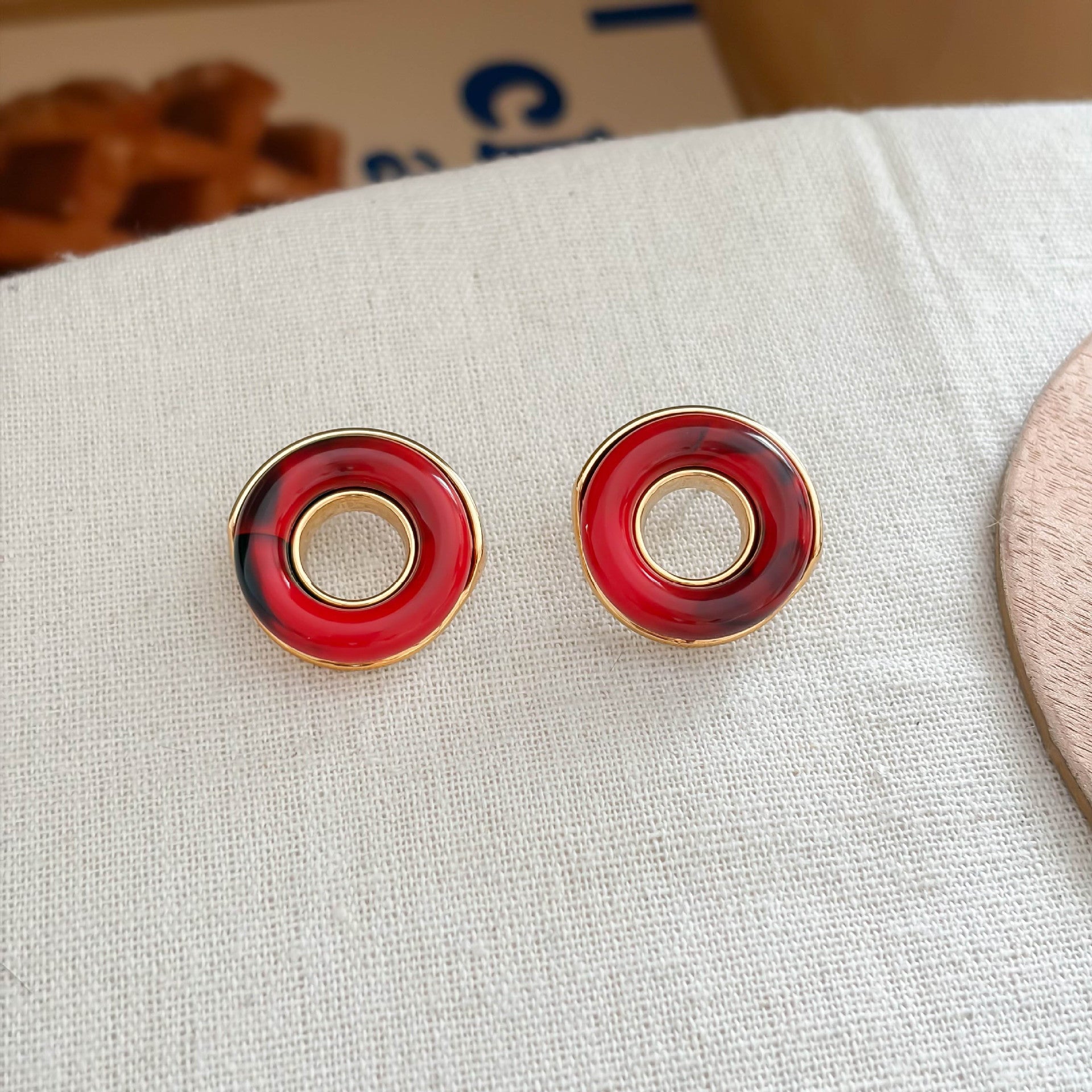 Fashion Hollow Out Resin Round Stud Earrings 6W6JER558