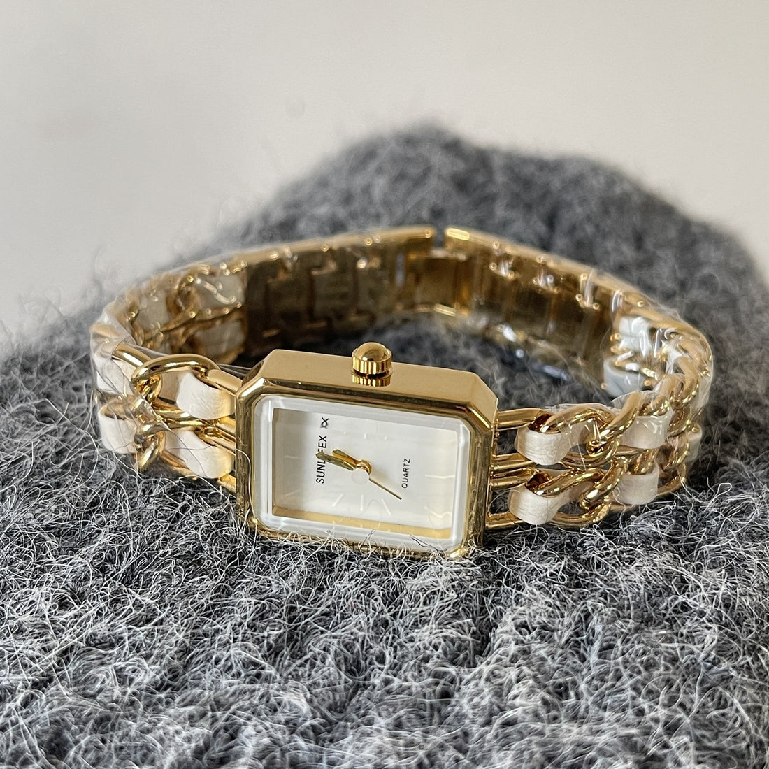 Elegant Gold Tone Stainless Steel Wrist Watch DP25D449