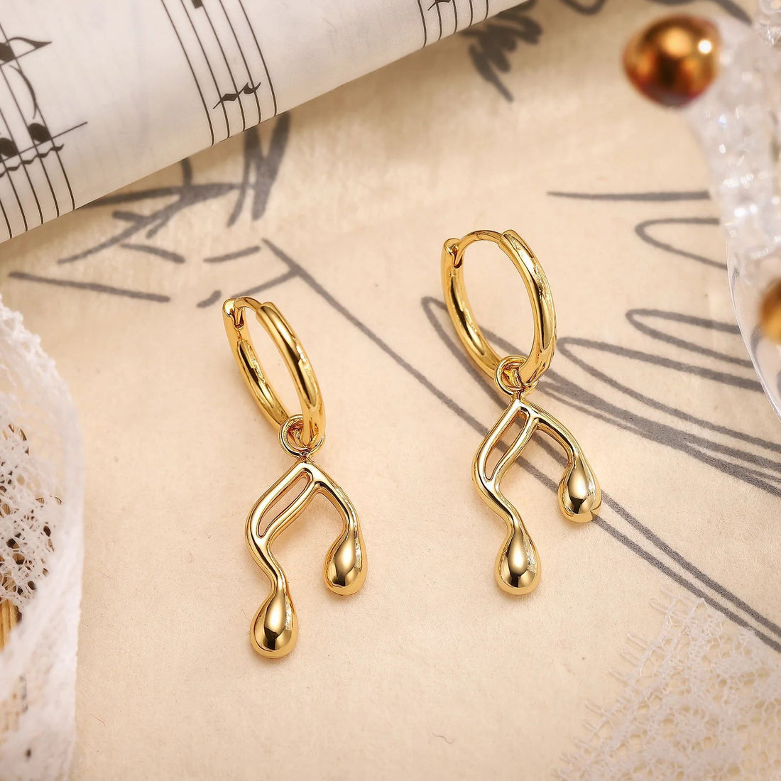Simple Music Note Pendant Hoop Earrings DPJE0907