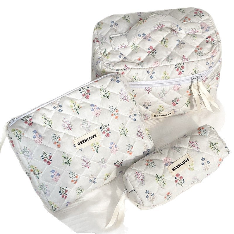 Simple Flower Print Quilted Portable Makeup Bag DP25H575