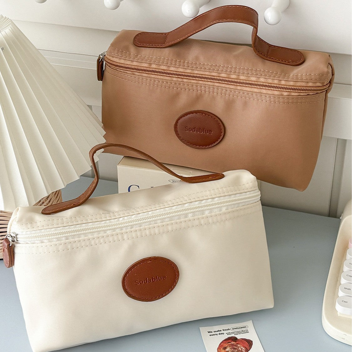 Stylish Patch Large Capacity Portable Makeup Bag MK2BW6S10BOB84