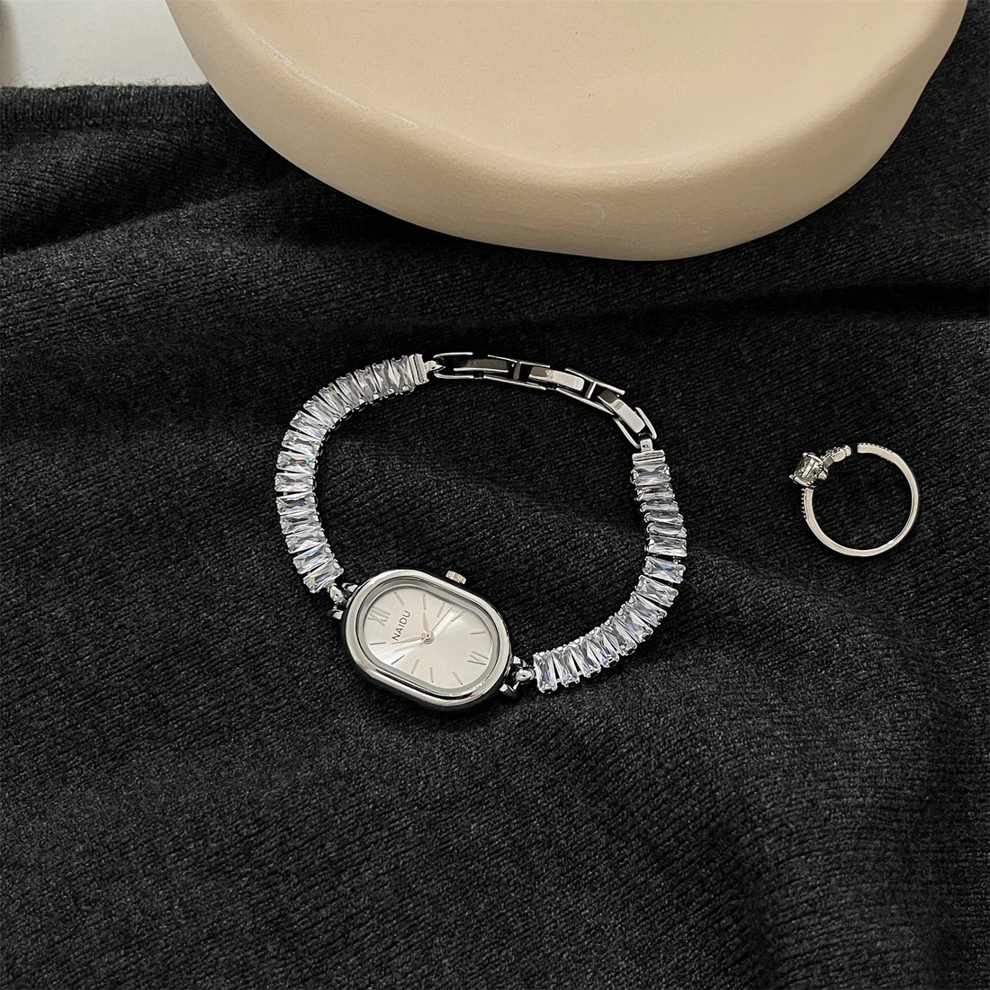 Minimalist Oval Quartz Watch - DippedShop Wholesale - #0867