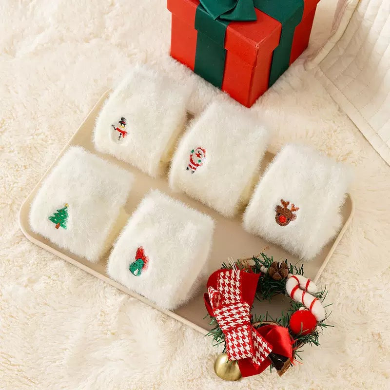 Soft Christmas Embroidered Fuzzy Socks 6W8FSO902