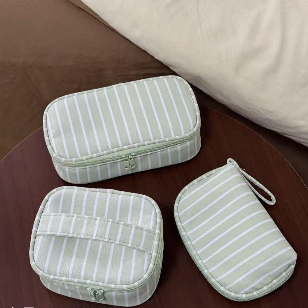 Stylish Color Block Striped Portable Makeup Bag MK2BW6S10BOB72