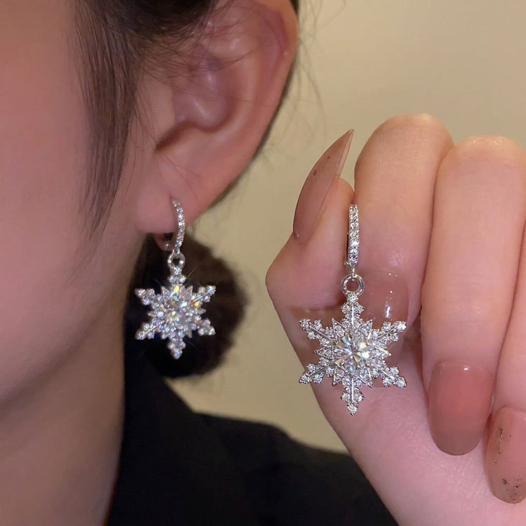 Creative Sparkly Rhinestone Snowflake Christmas Earrings 6W6JER682