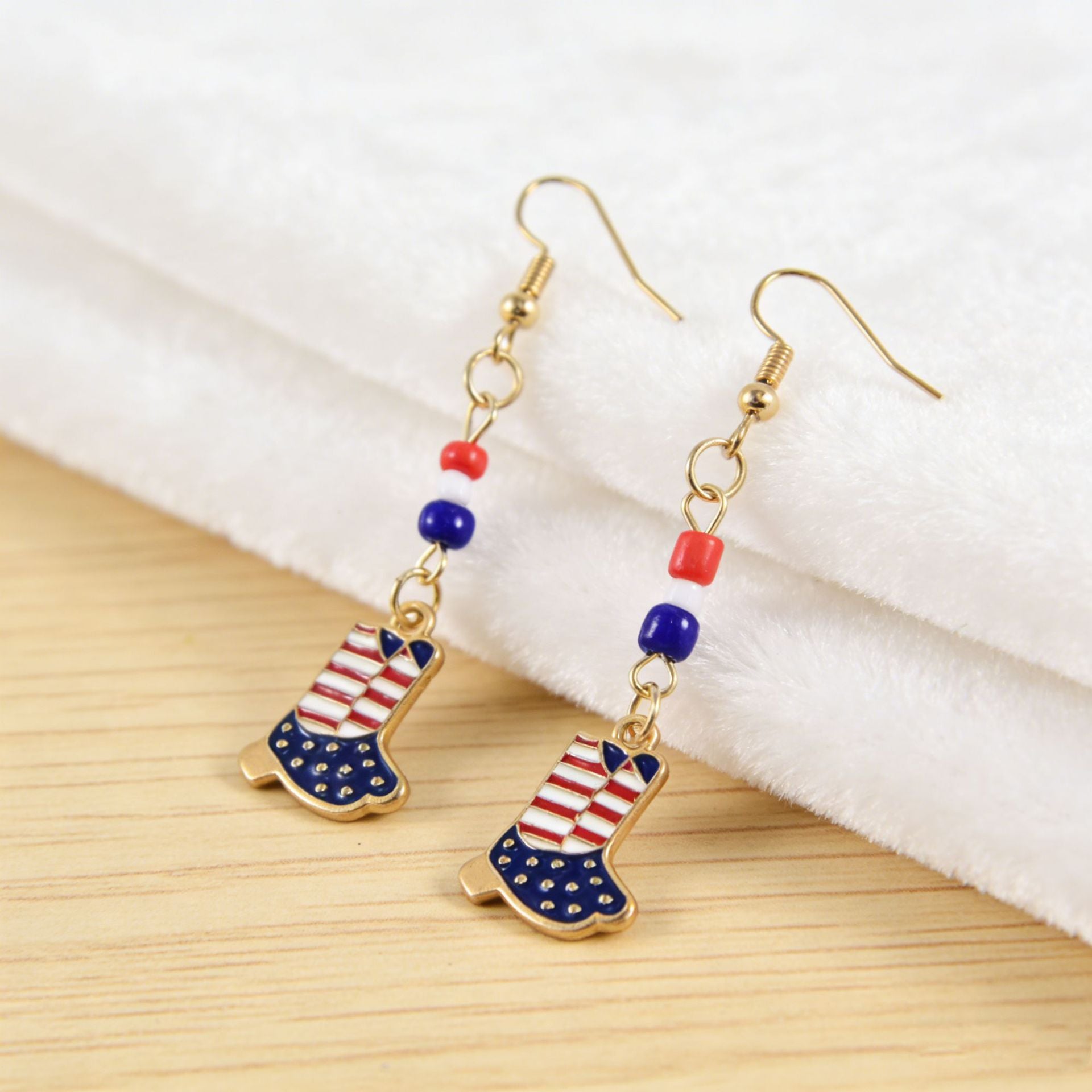 Vintage USA Flag Boot Pendant Beaded Dangle Earring 8ZA6JER190L
