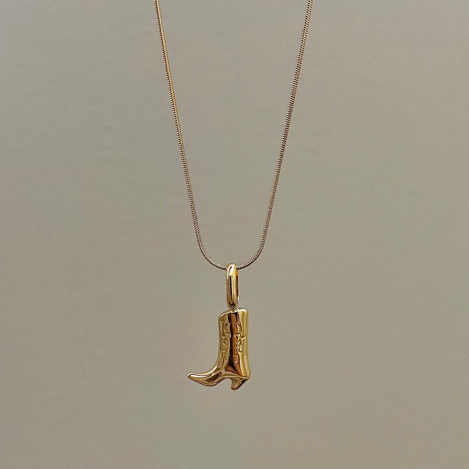 Creative Gold Plated Boot Pendant Choker Necklace 6W6JNC641