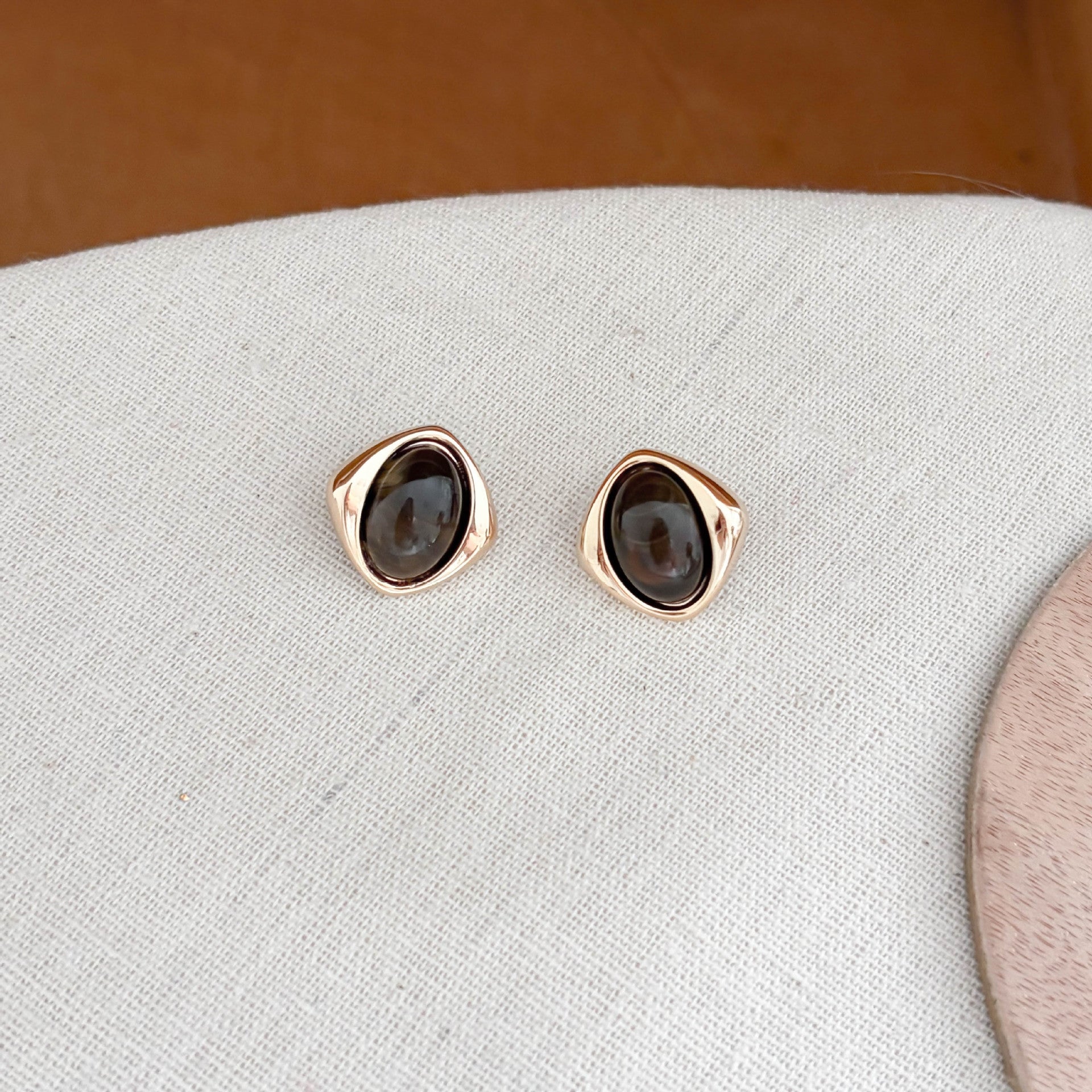 Chunky Gold Plated Acrylic Stud Earring 6W6JER560
